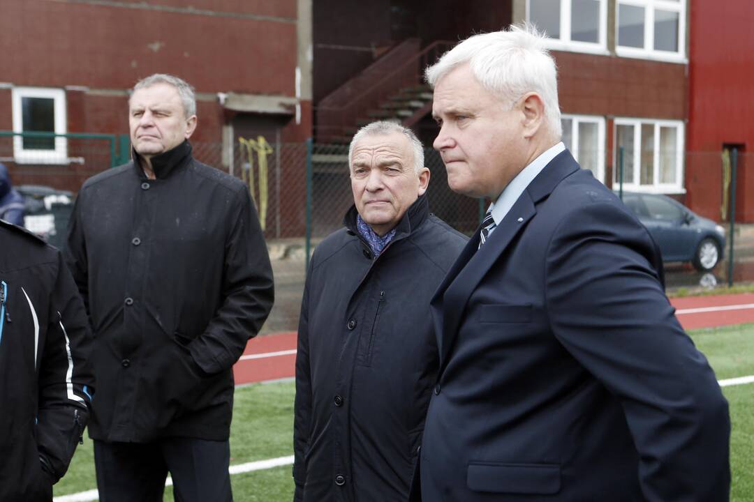Du atnaujinti sporto aikštynai