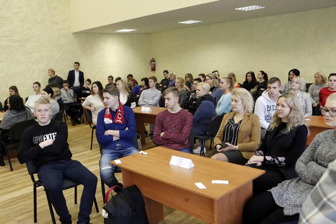 Moksleiviai gilino žinias apie E.Galvanauską