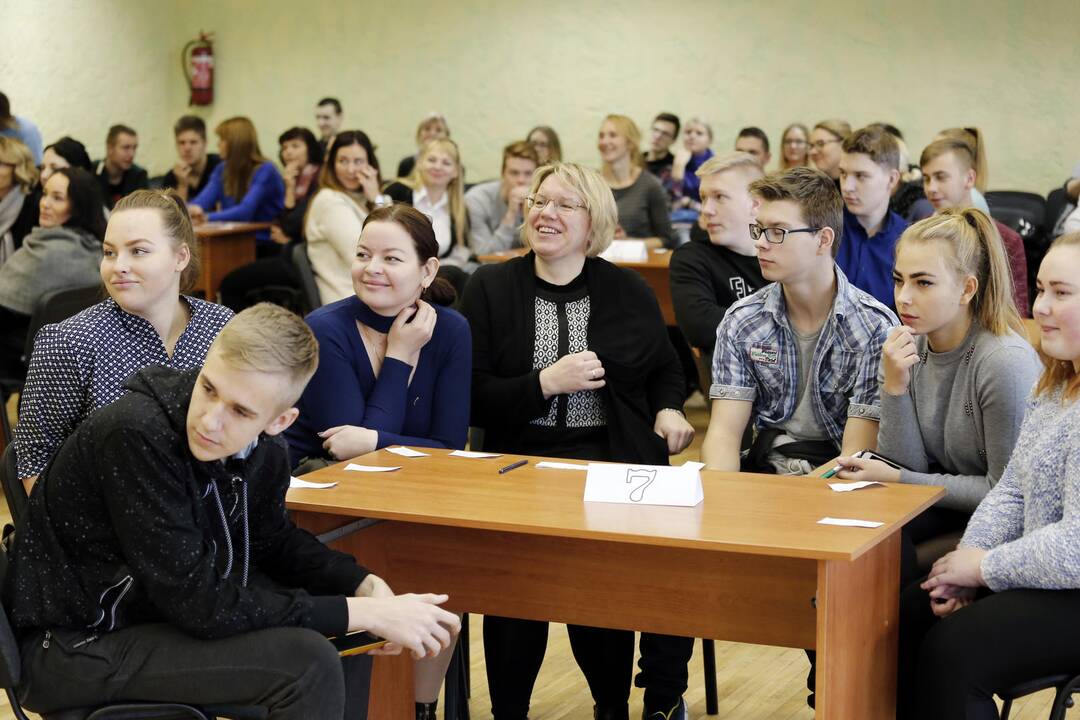 Moksleiviai gilino žinias apie E.Galvanauską