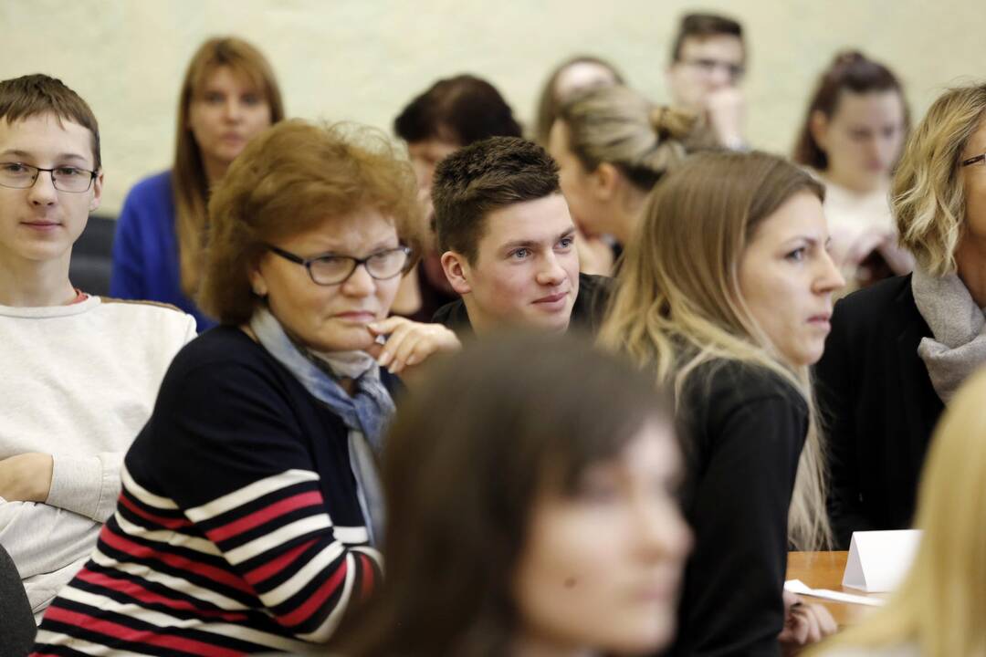 Moksleiviai gilino žinias apie E.Galvanauską