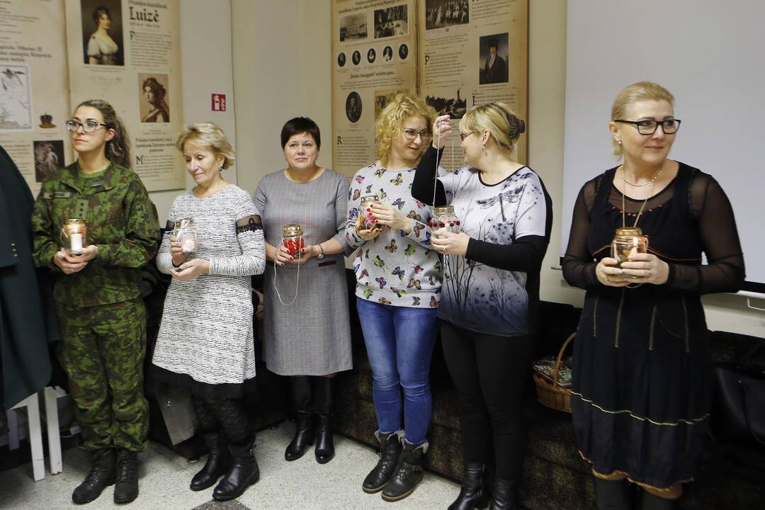 Skautai dovanoja Betliejaus ugnį