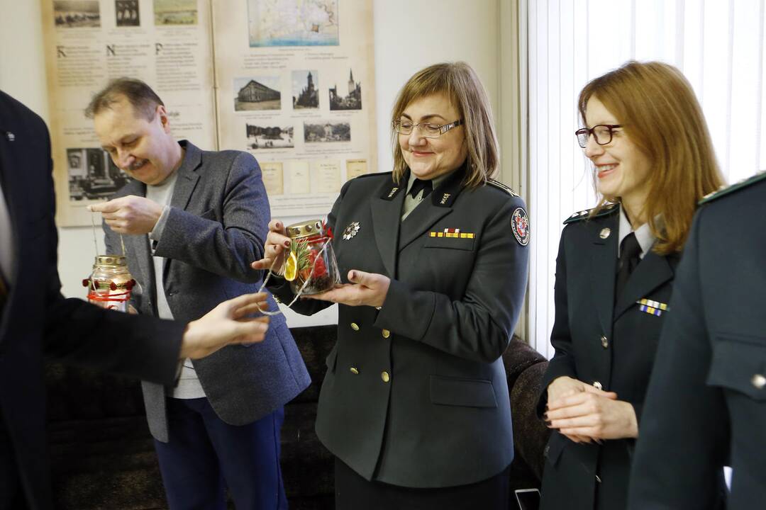 Skautai dovanoja Betliejaus ugnį