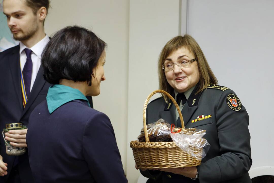 Skautai dovanoja Betliejaus ugnį