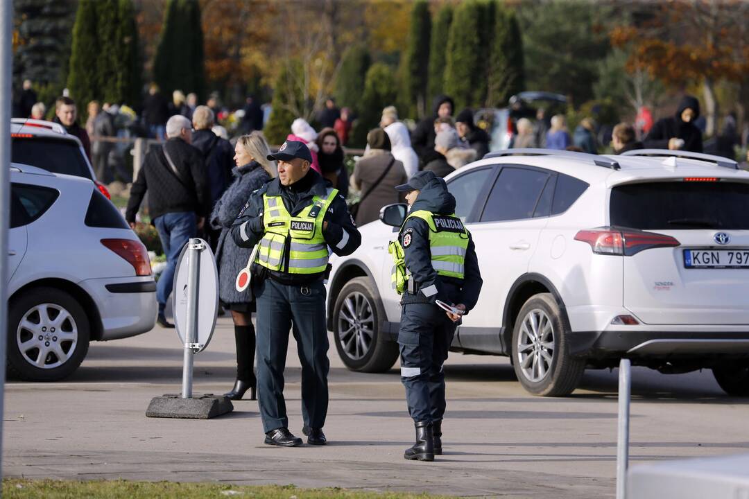 Lėbartų kapinės Lapkričio 1-ąją