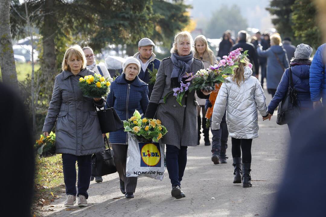 Lėbartų kapinės Lapkričio 1-ąją