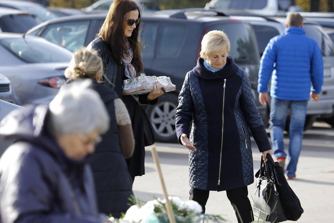 Lėbartų kapinės Lapkričio 1-ąją