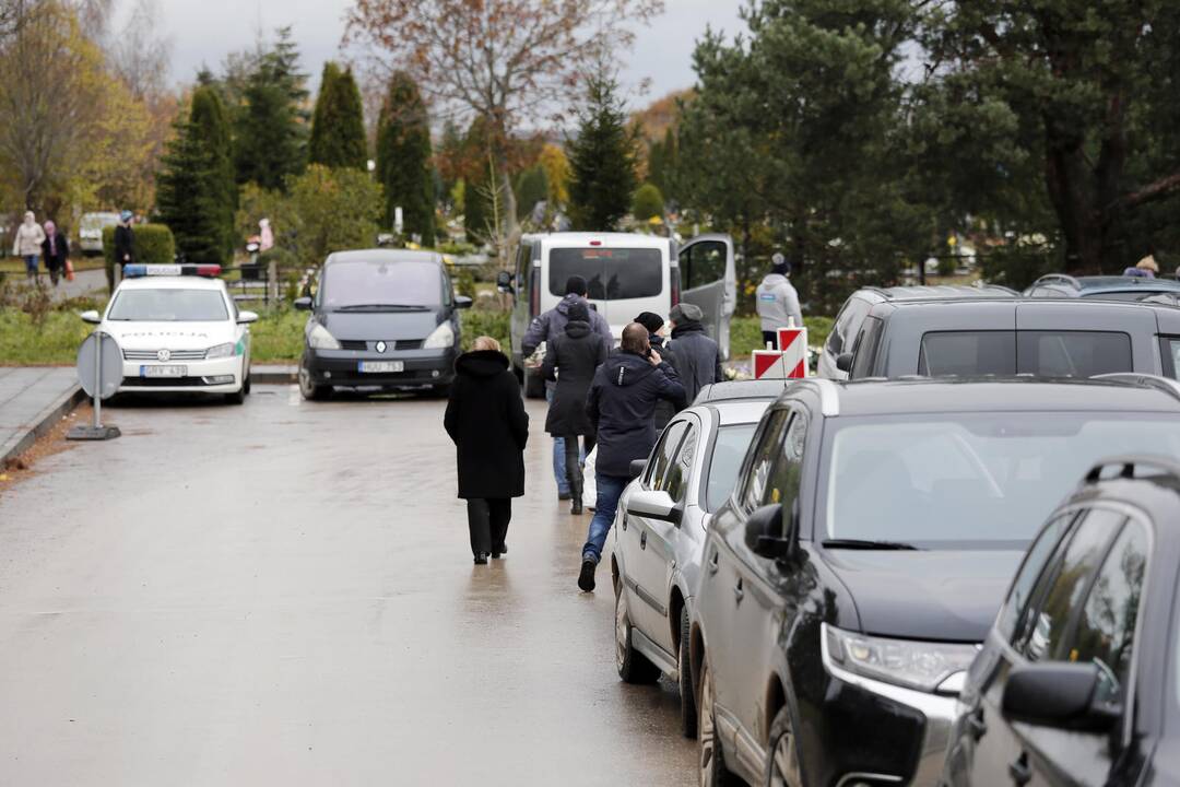 Lapkričio – 1-oji Lėbartų kapinėse