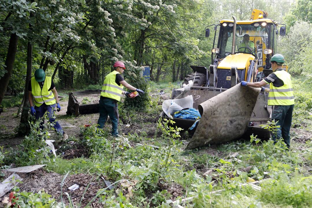 Griaunamas benamių kaimelis