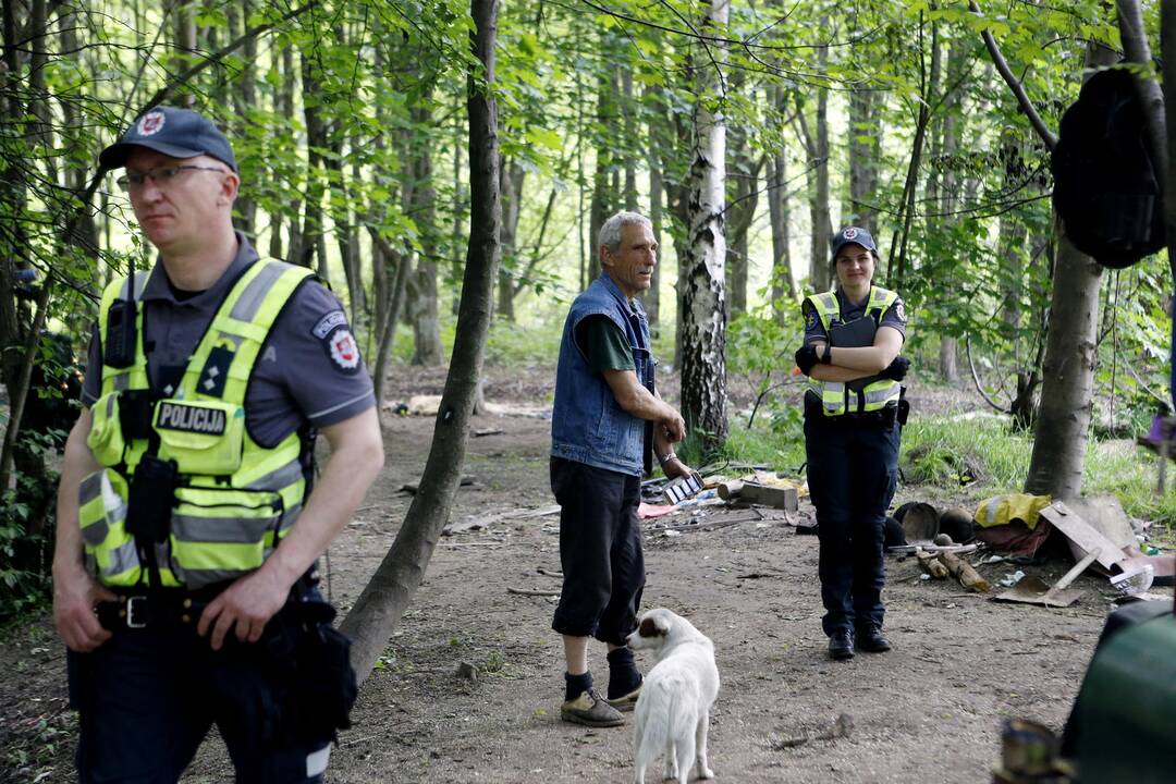Griaunamas benamių kaimelis
