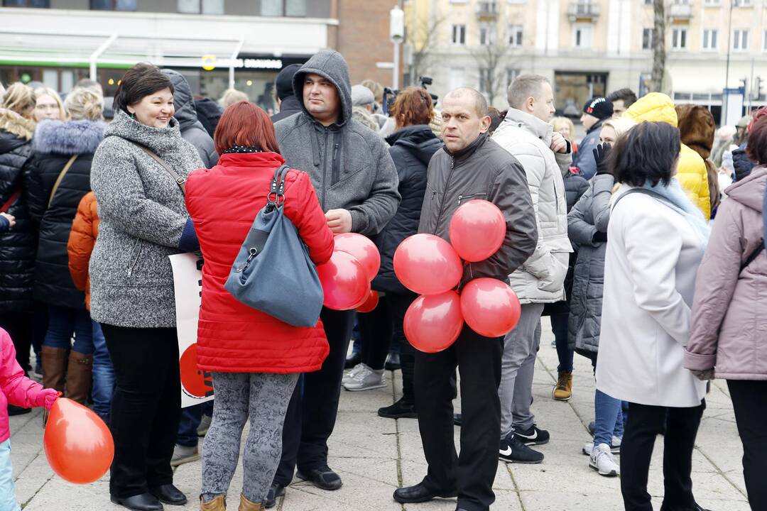 Klaipėdiečių protestas prieš vaikų paėmimą iš šeimų