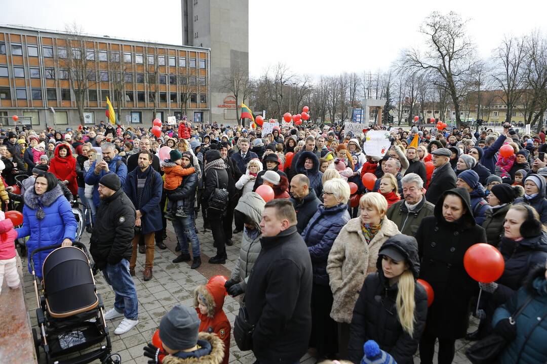 Klaipėdiečių protestas prieš vaikų paėmimą iš šeimų