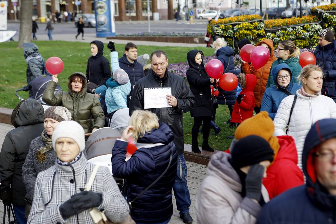 Klaipėdiečių protestas prieš vaikų paėmimą iš šeimų