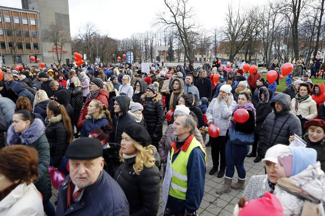 Klaipėdiečių protestas prieš vaikų paėmimą iš šeimų