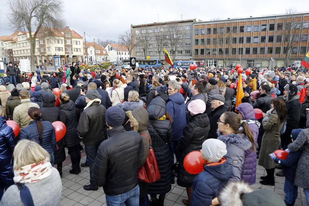 Klaipėdiečių protestas prieš vaikų paėmimą iš šeimų