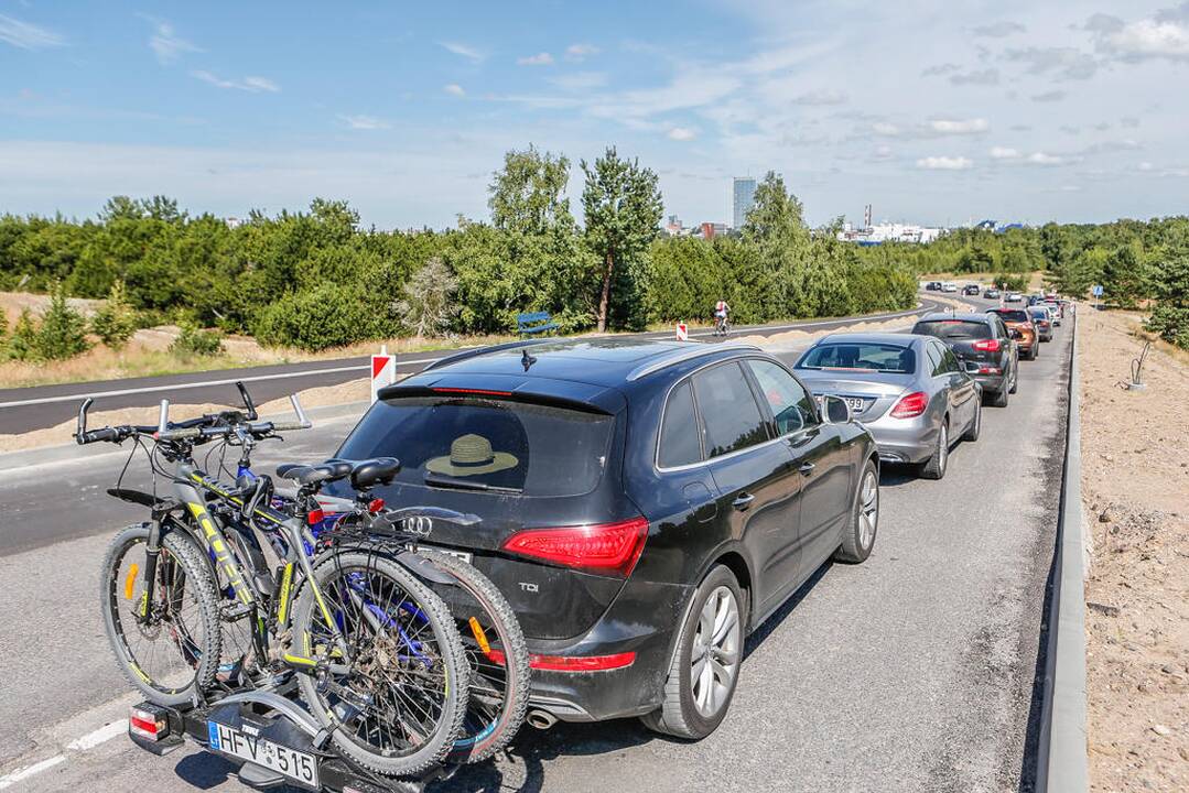 Automobilių eilės Smiltynėje