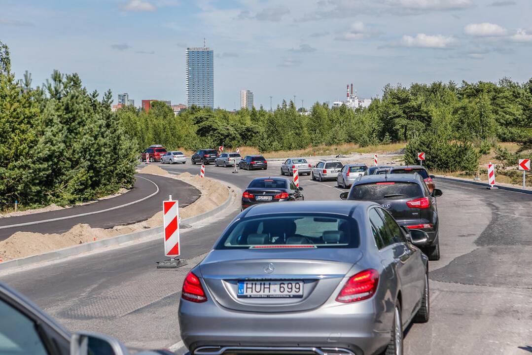 Automobilių eilės Smiltynėje