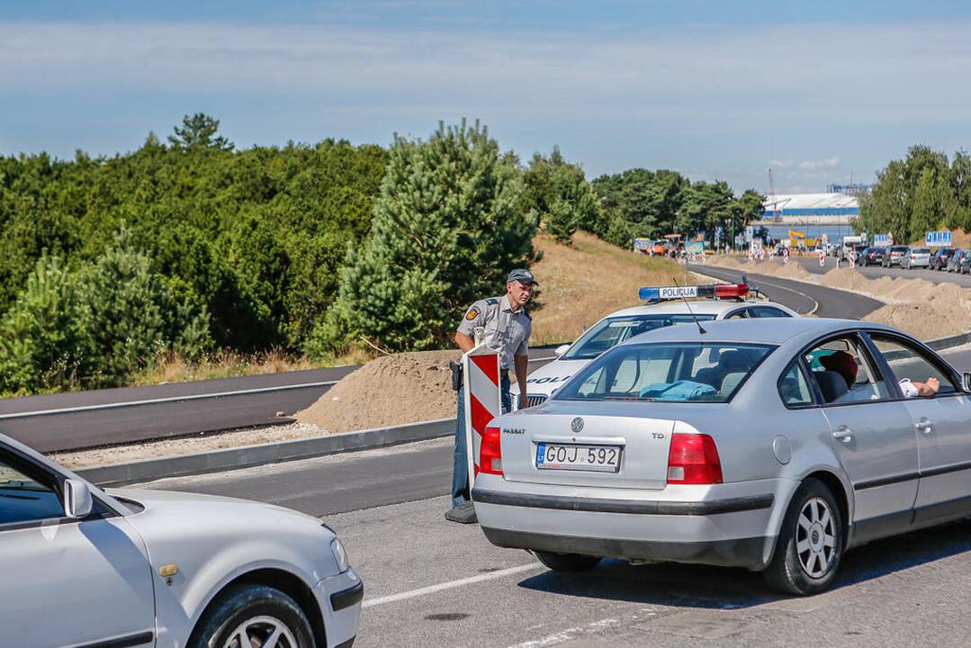 Automobilių eilės Smiltynėje