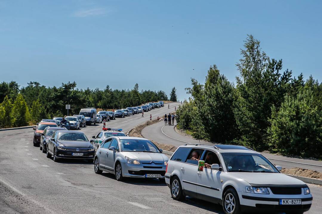 Automobilių eilės Smiltynėje