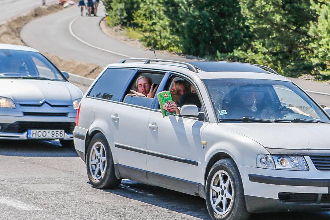 Automobilių eilės Smiltynėje