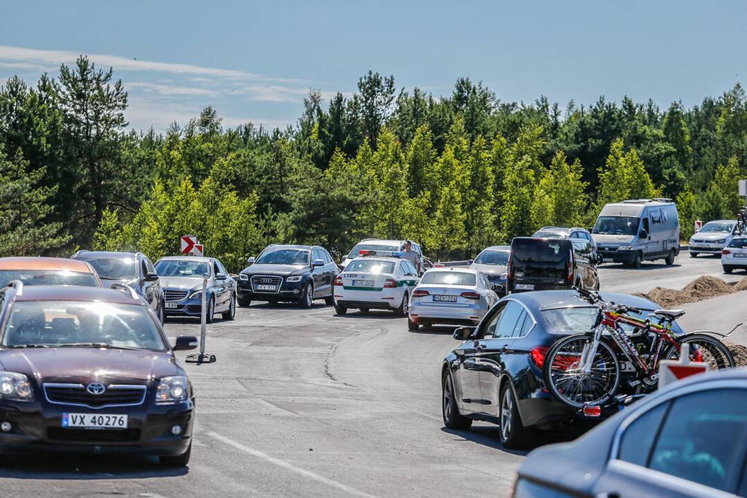 Automobilių eilės Smiltynėje