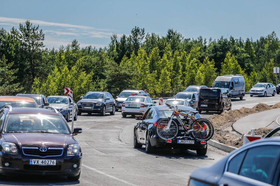 Automobilių eilės Smiltynėje