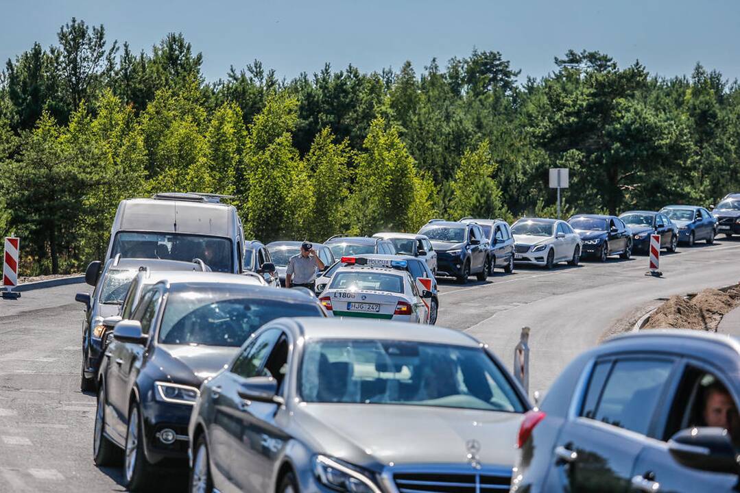 Automobilių eilės Smiltynėje
