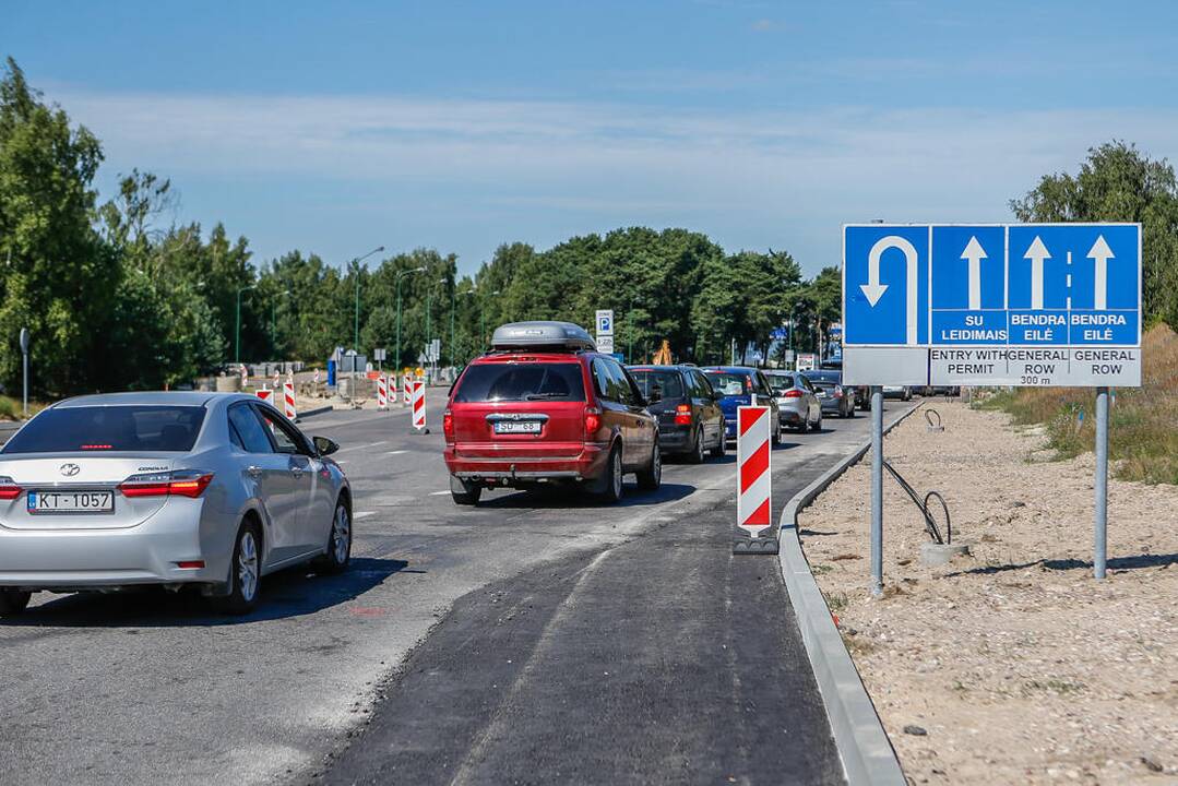 Automobilių eilės Smiltynėje