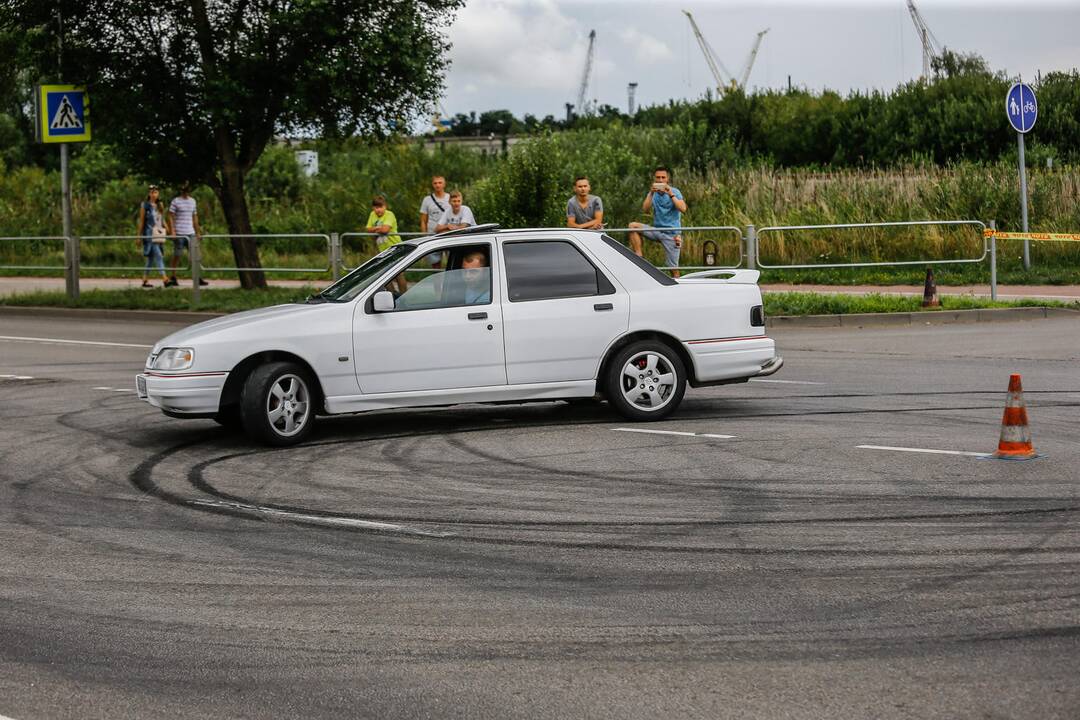 Automobilių slalomo varžybos Klaipėdoje