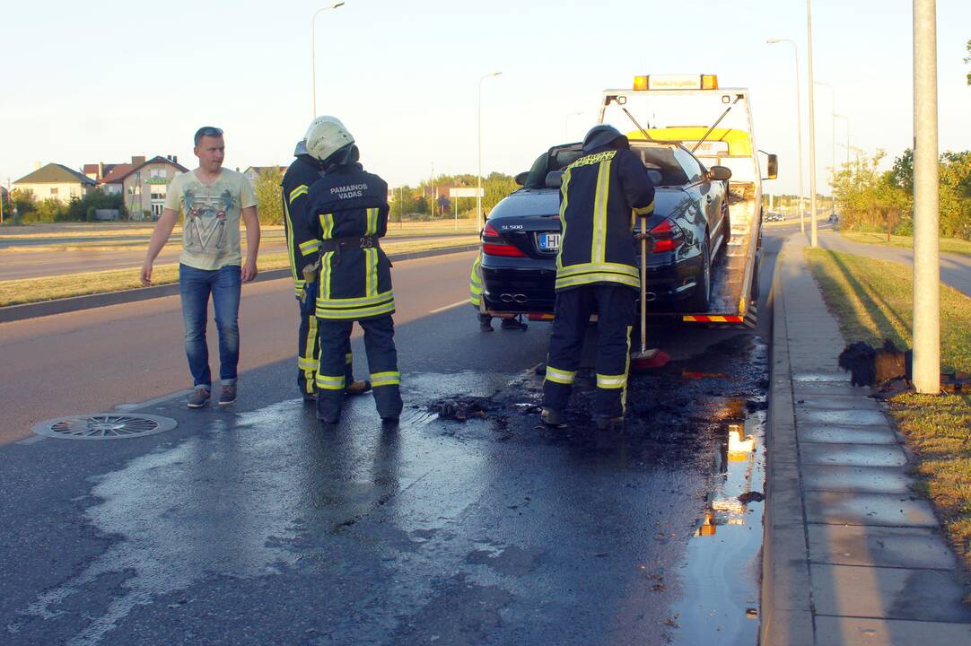 Šiaurės prospekte degė automobilis