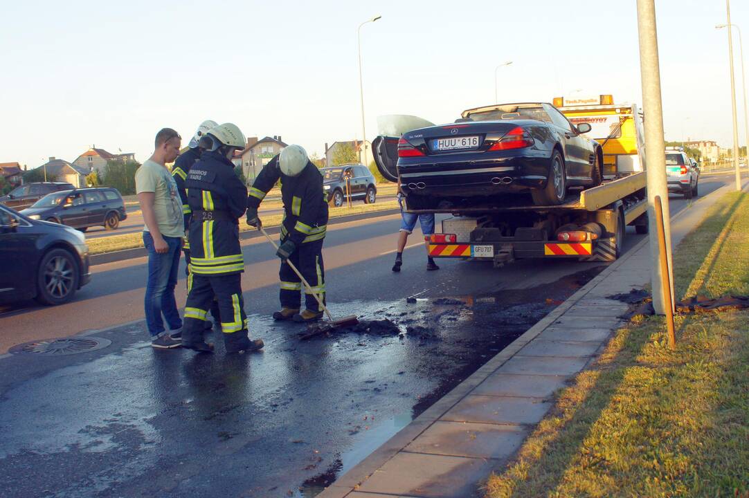 Šiaurės prospekte degė automobilis