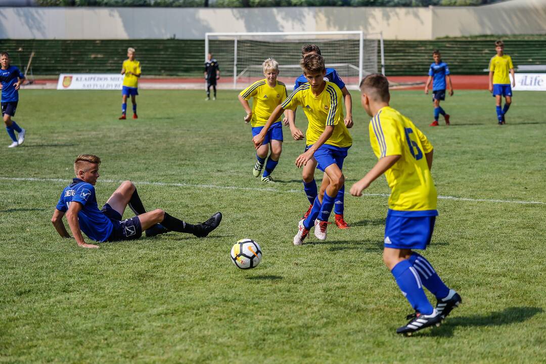 Futbolo turnyras Mero taurei laimėti