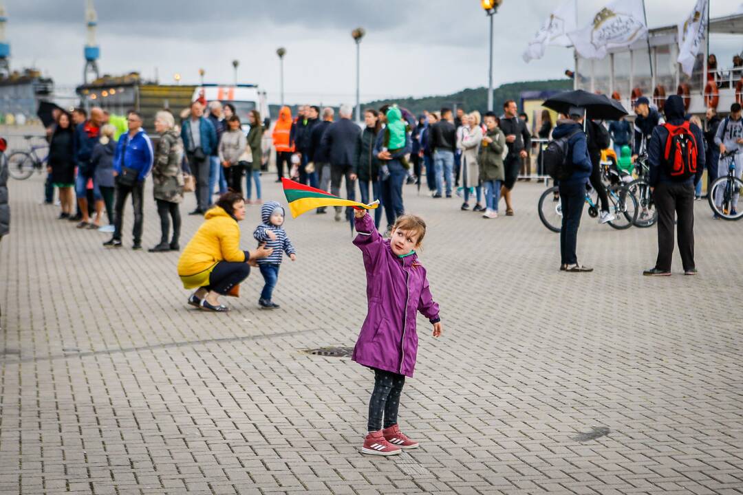 "Tautiška giesmė aplink pasaulį. 10 metų"