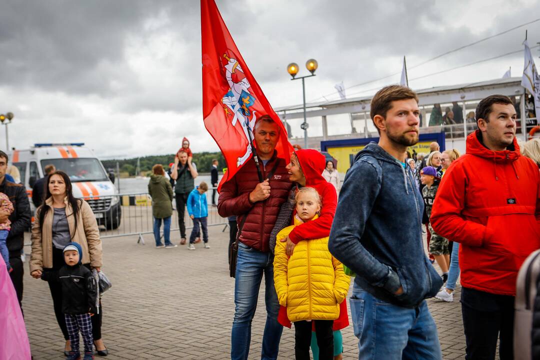 "Tautiška giesmė aplink pasaulį. 10 metų"