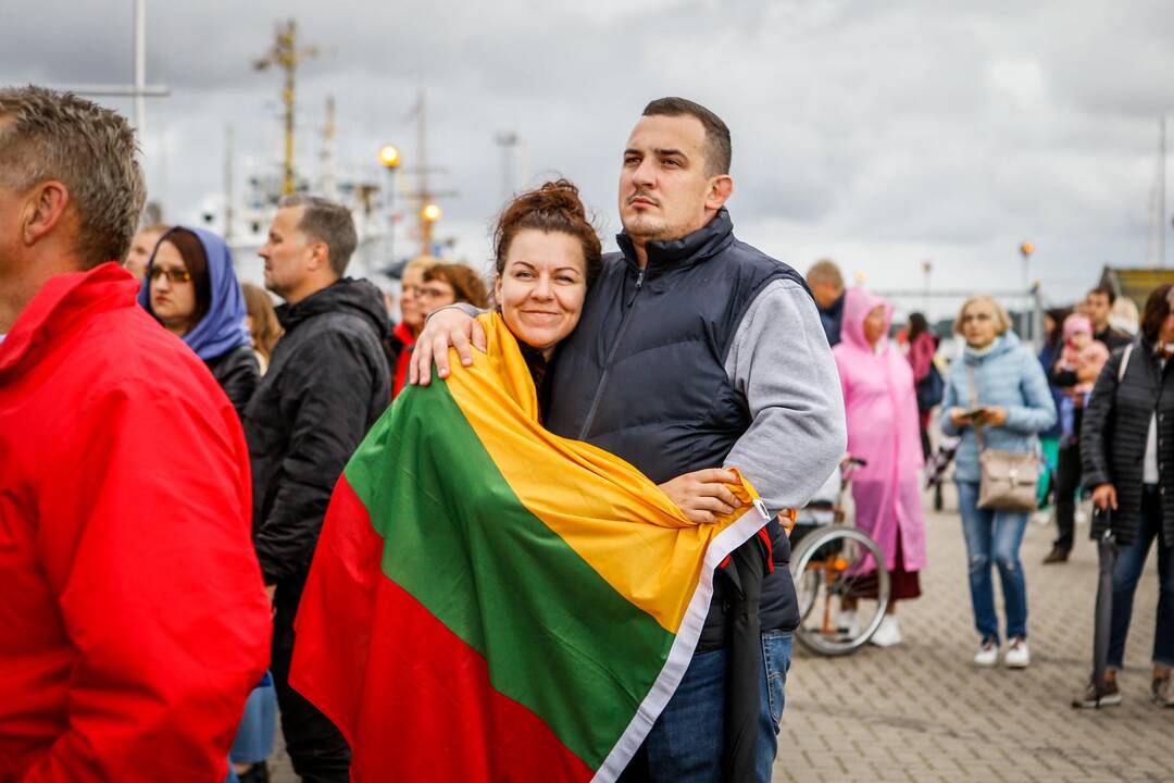 "Tautiška giesmė aplink pasaulį. 10 metų"