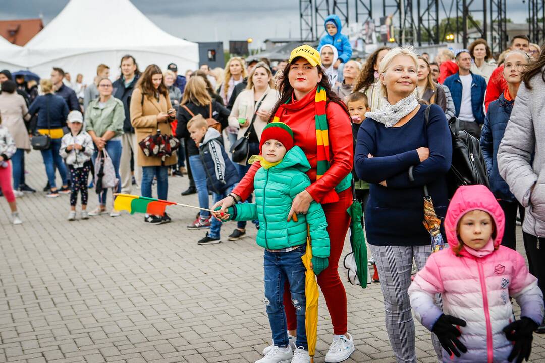 "Tautiška giesmė aplink pasaulį. 10 metų"