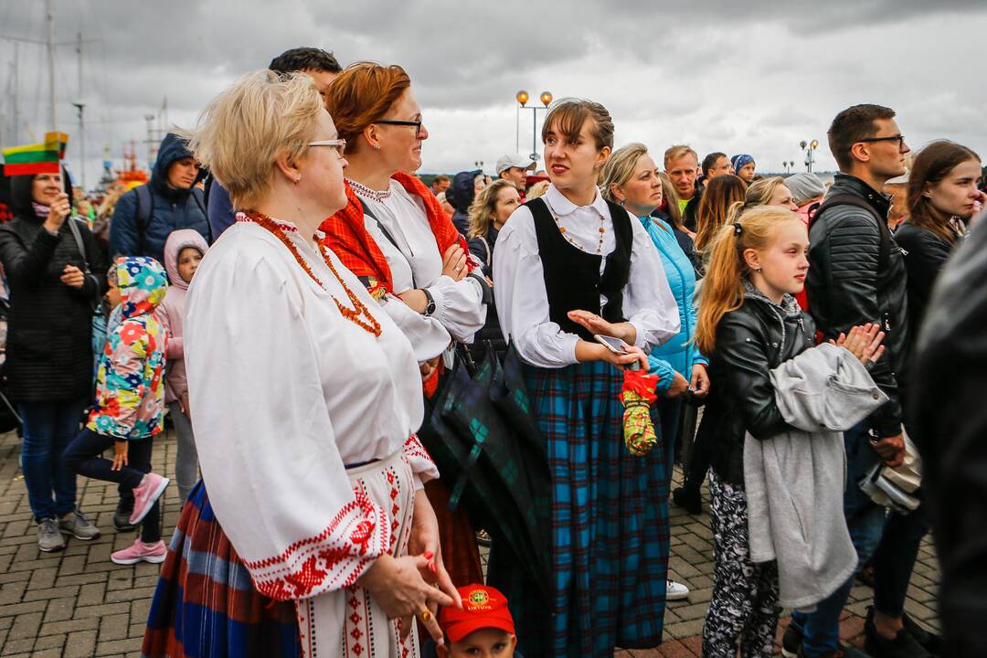 "Tautiška giesmė aplink pasaulį. 10 metų"