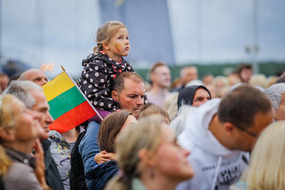 "Tautiška giesmė aplink pasaulį. 10 metų"