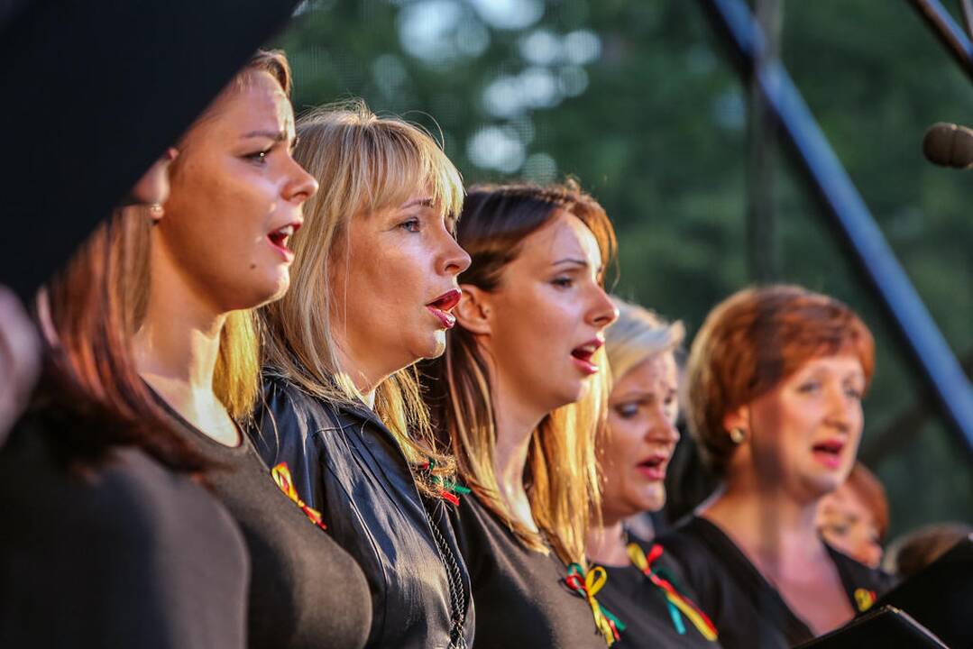 Klaipėdiečiai giedojo Lietuvos himną