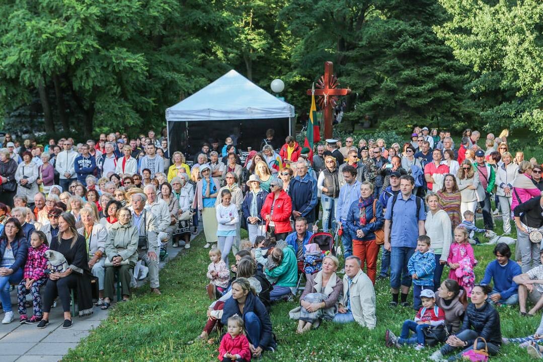 Klaipėdiečiai giedojo Lietuvos himną