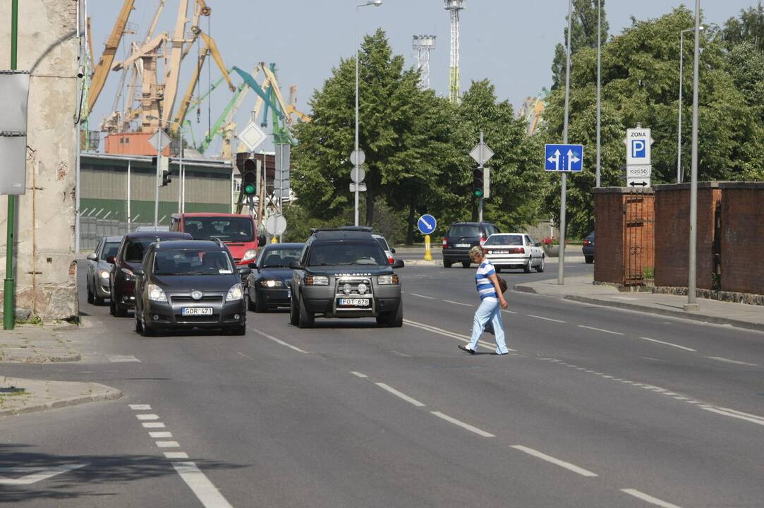 Nebeegzistuojančioje perėjoje pėsčiųjų tykojo pavojai