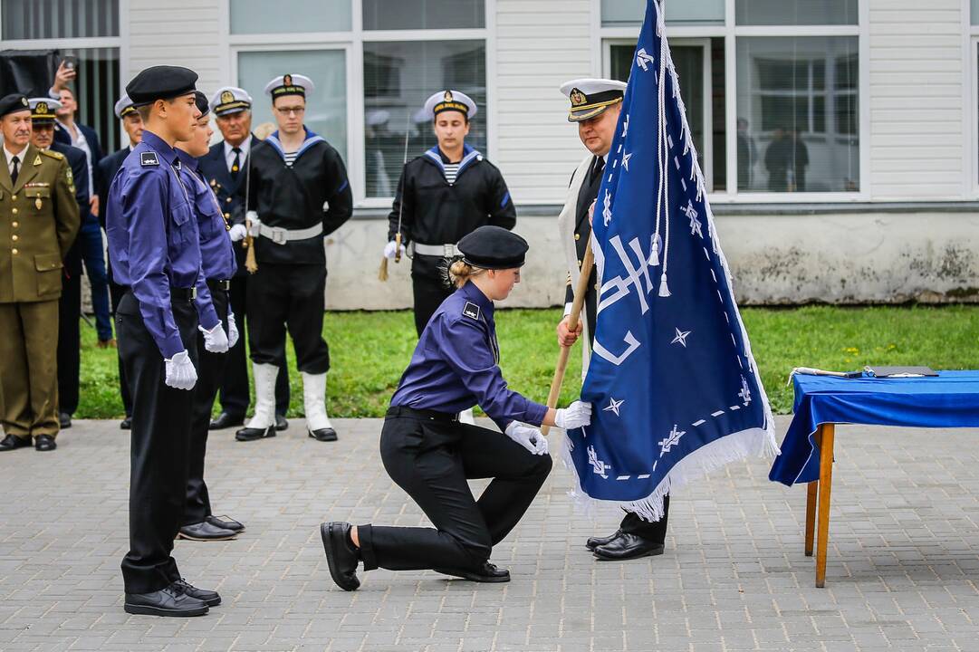 Atidaryta kadetų mokykla