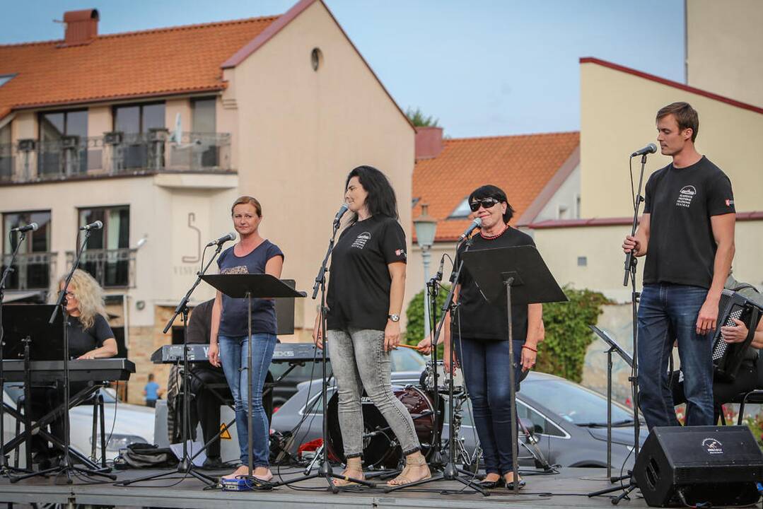 Muzikos mylėtojams – repeticijos po atviru dangumi