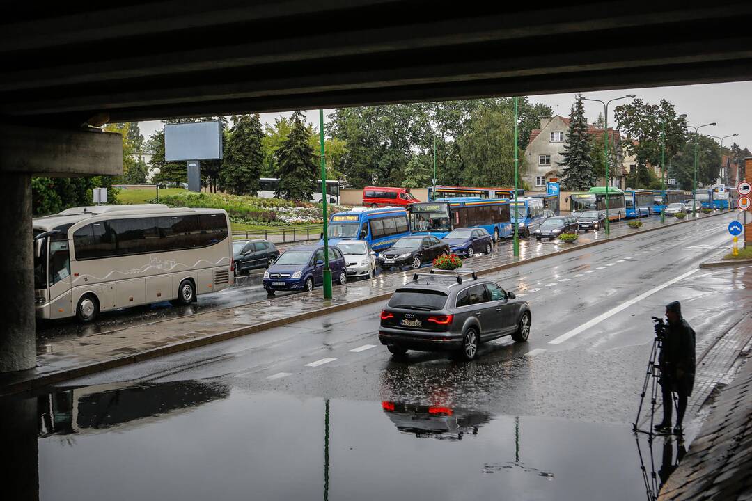 Potvynis po viaduku