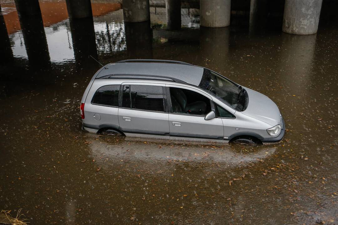 Potvynis po viaduku