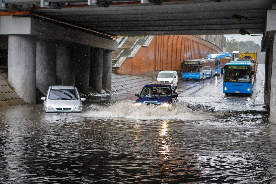 Potvynis po viaduku