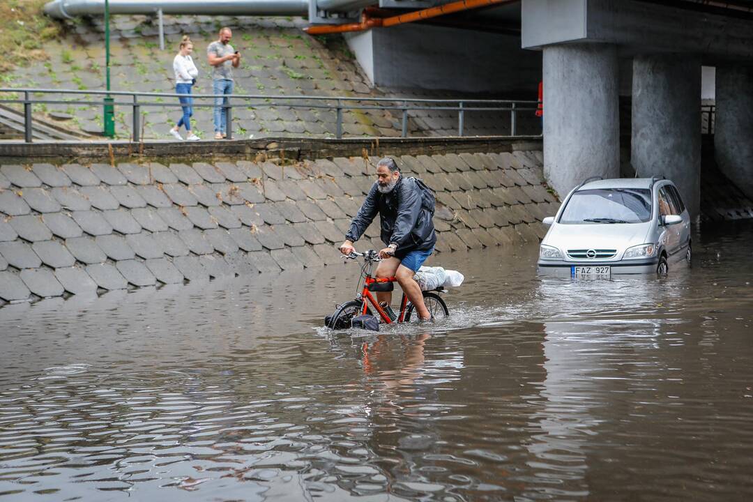 Potvynis po viaduku