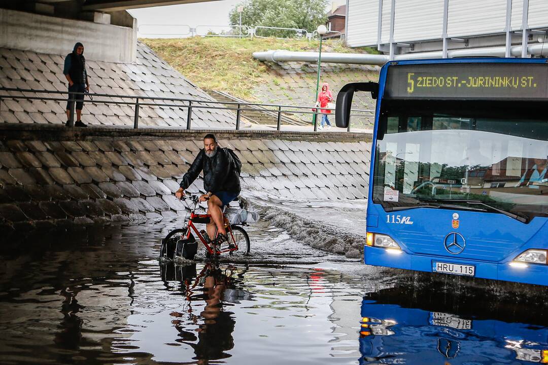 Potvynis po viaduku