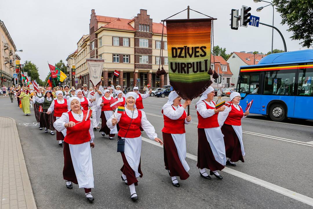 Klaipėda iškilmingai švenčia Valstybės dieną