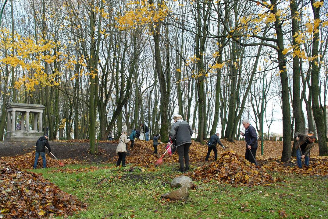 Talka skulptūrų parke