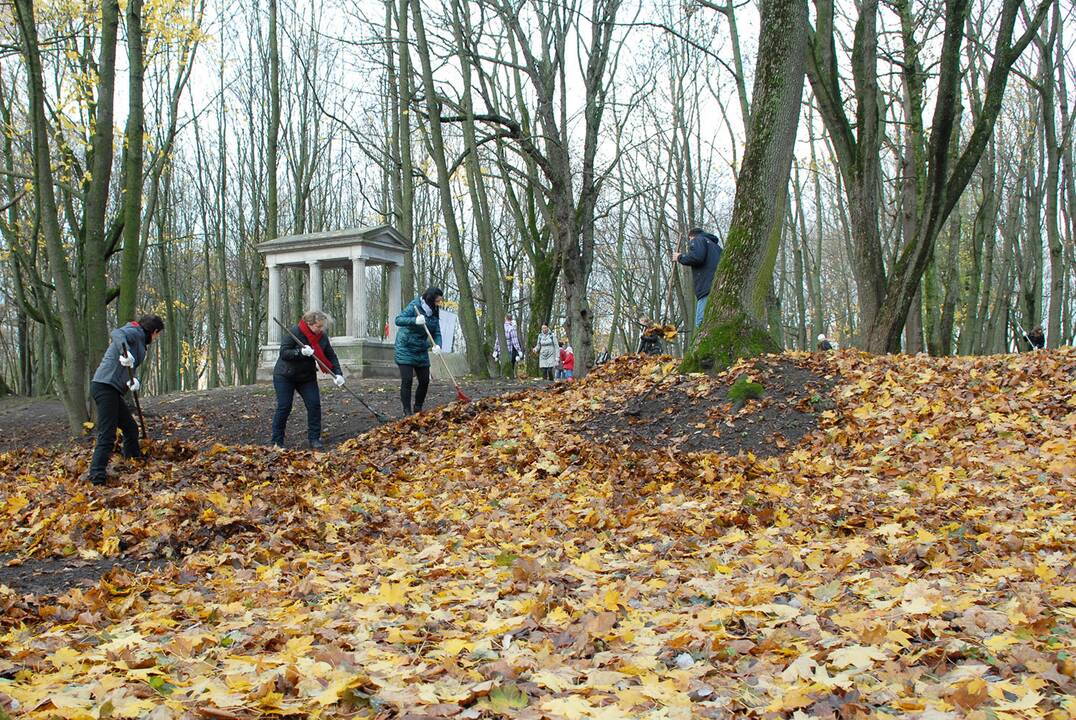 Talka skulptūrų parke